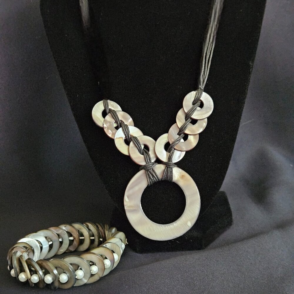 Vintage Mother of Pearl Necklace and Bracelet Set